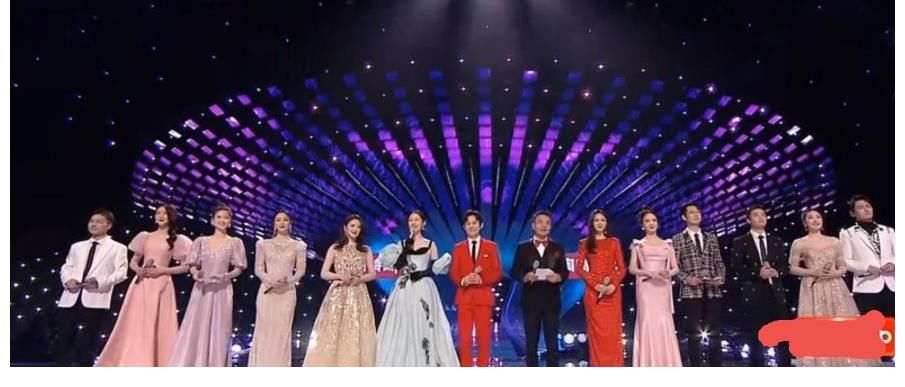 湖南卫视跨年风格突变?14个主持人,站满舞台!却没几个认识!
