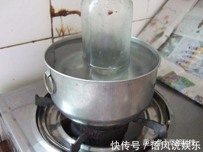 用家里的啤酒瓶做花盆，没想到用水煮的方法比玻璃刀割效果还好