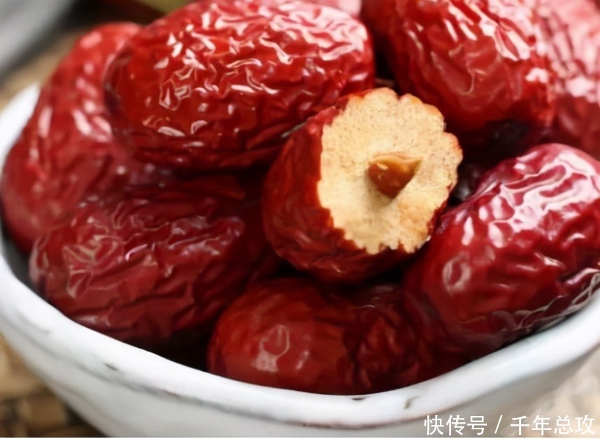 吃苹果|想长寿先排毒,推荐常吃3种食物,燃烧脂肪,营养美味又补血