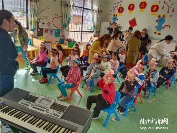 献上的一|送教联谊增技能团建活动健身心