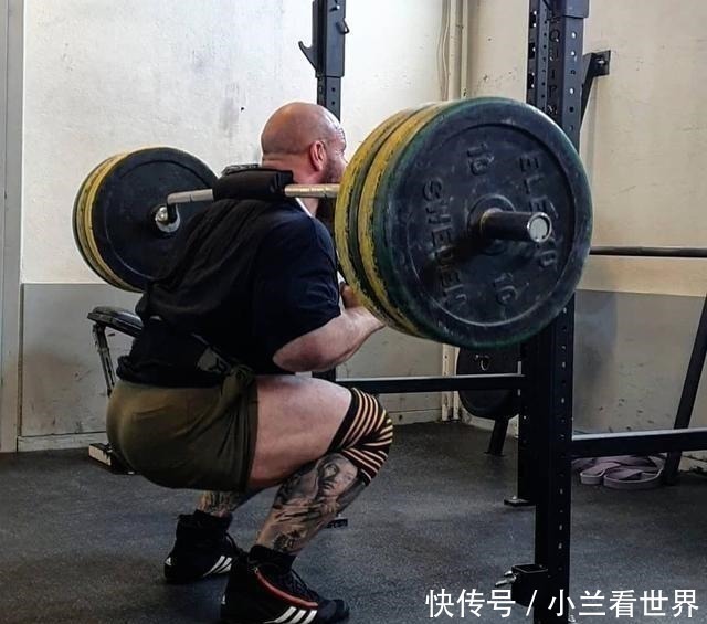 强壮|男子疯狂练肌肉，体重达到270斤，只为给妻子安全感