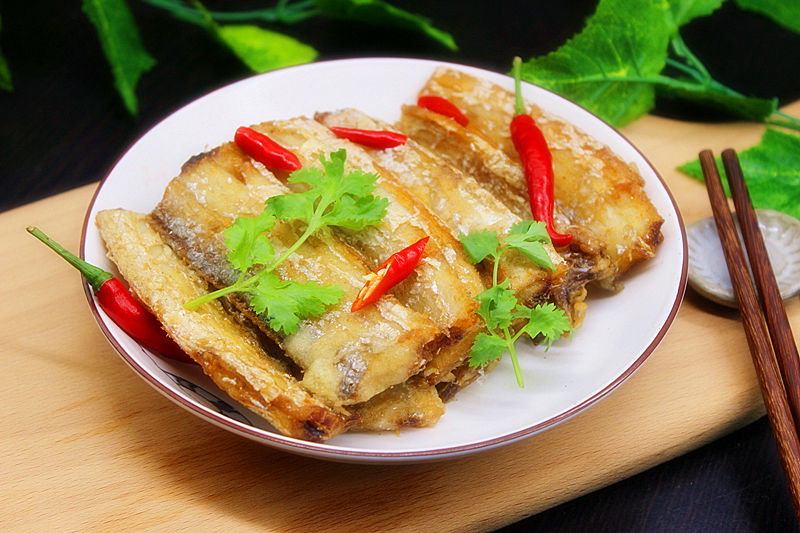 实在|带鱼这么做，连骨头都酥脆，下酒下饭还能当零食，实在太好吃了！