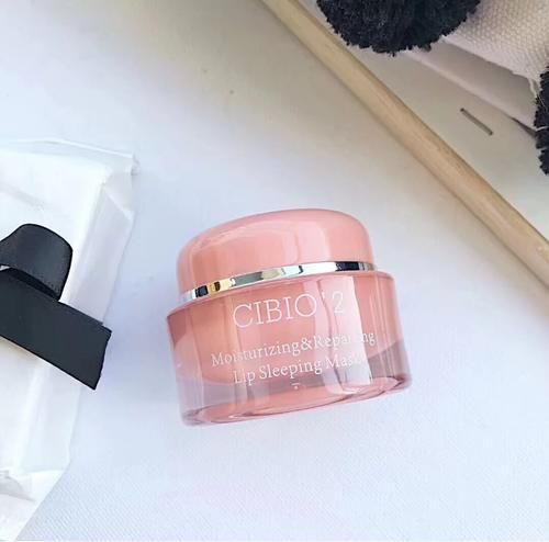 没有做好唇部护理，涂口红怎么能好看呢？