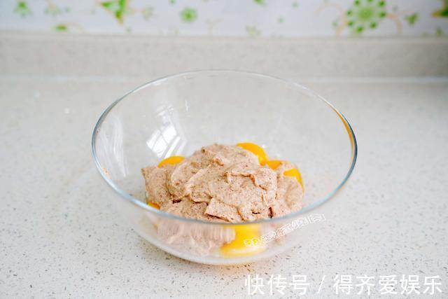 灰枣|六个鸡蛋外加二两红枣，网红枣糕教你在家做起来，制作简单零失败