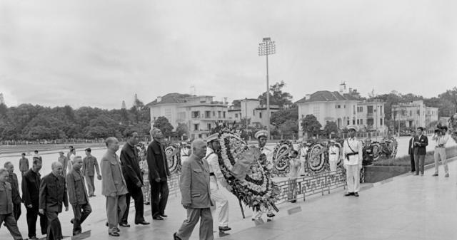 巴亭广场|越南国父墓地建在河内市中心大广场,至今已经陈列胡志明遗体多年