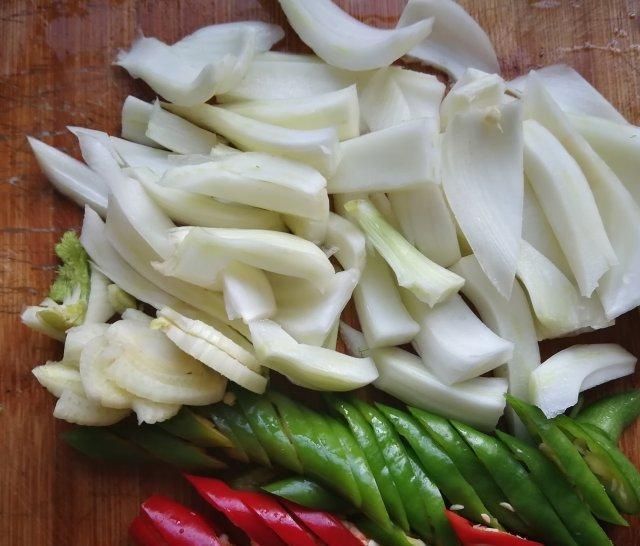 好极了|茴香球炒火腿肠,淡淡的茴香味儿,颇有点西芹的口感,味道好极了