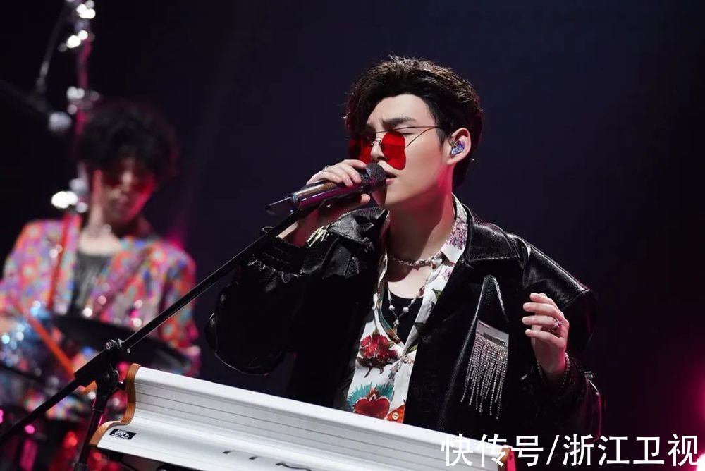 用音乐“穿越”时空，《闪光的乐队》磨合、重组碰撞出全新火花 蓝天下