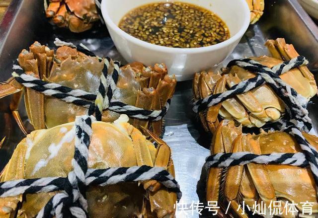 三人去小馆子吃饺子,点了3个凉菜,晒到朋友圈,大家说真豪横