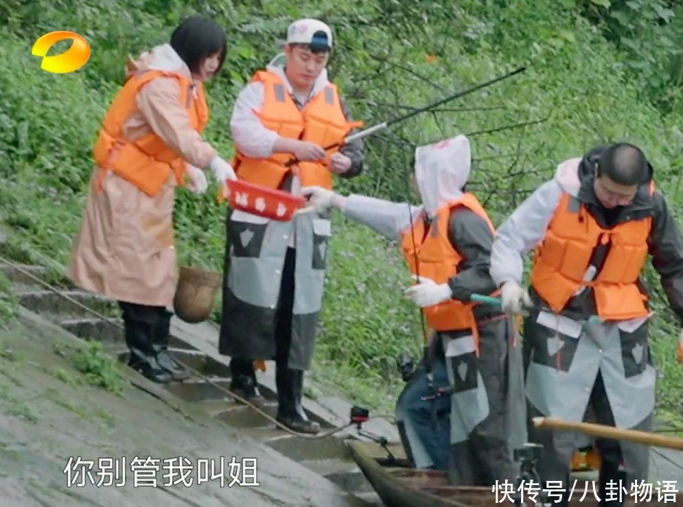 脱口秀大会|张艺兴年龄比李雪琴大，却下意识叫对方为姐，随后改口尽显高情商