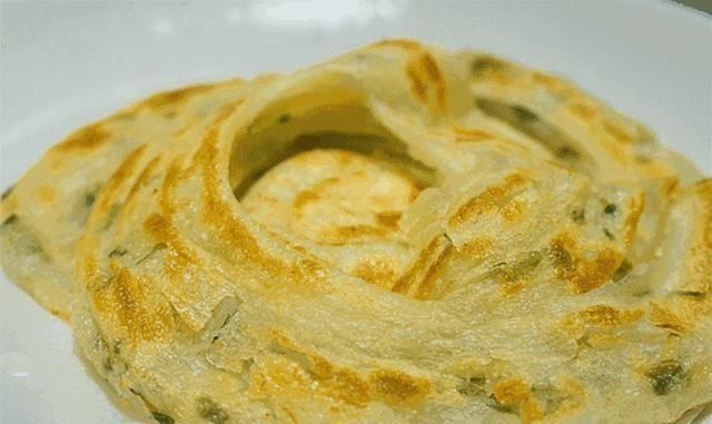  油腻|厨娘教我做鸡蛋饼，只需牢记3点，好吃不油腻，孩子直呼吃不够