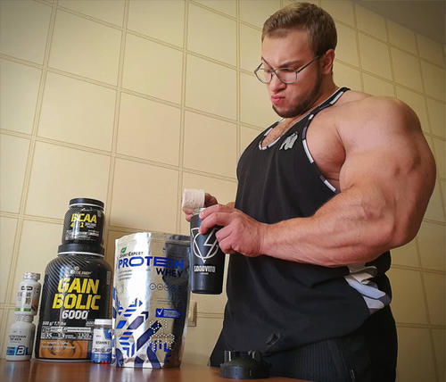 体重|23岁的俄罗斯健美巨兽,体重127公斤,一年增长10公斤纯肌肉