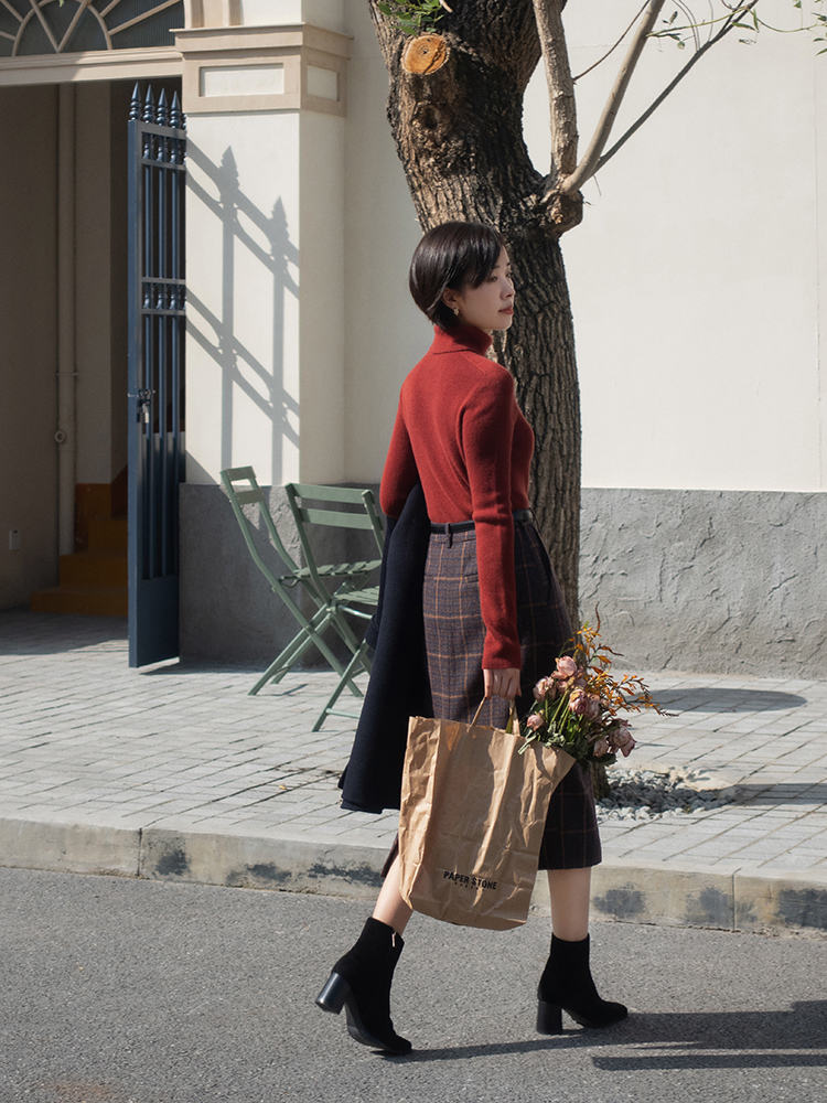 时髦|冬天的“毛衣”该怎么穿?建议搭配半身裙,让你温柔时髦有女人味