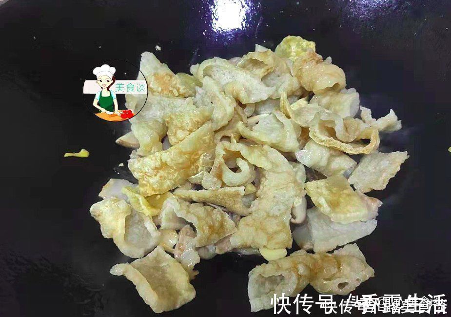 猪皮此做法，简单一煮，比红烧肉香，一次做好放冰箱保存，过年吃