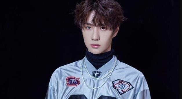 |王一博不当搞笑艺人浪费了!追自己的剧狂刷弹幕,吃醋语气太可爱