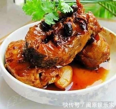 香菇豆腐|美食推荐豆豉蒸鳕鱼，香芹腊肉，香菇豆腐，剁椒金针菇