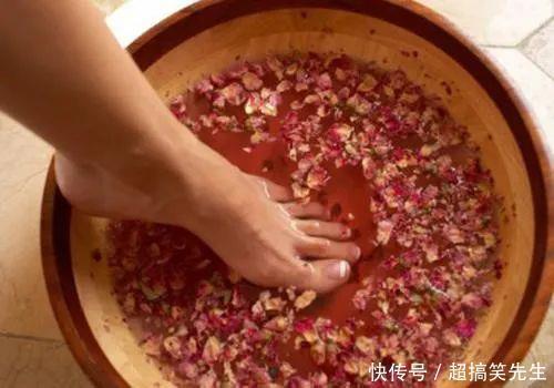 一盆泡脚水也能治病,再给你加点料,泡出好身体