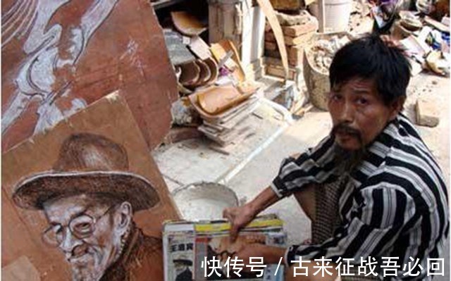 画作$“疯子画家”瘫痪后用左手画画,年近70岁收废品,称一生愧对儿子