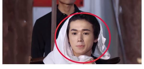 那英|宋亚轩被范丞丞坑了,被迫淋水露出素颜,“皮肤状态”不像17岁