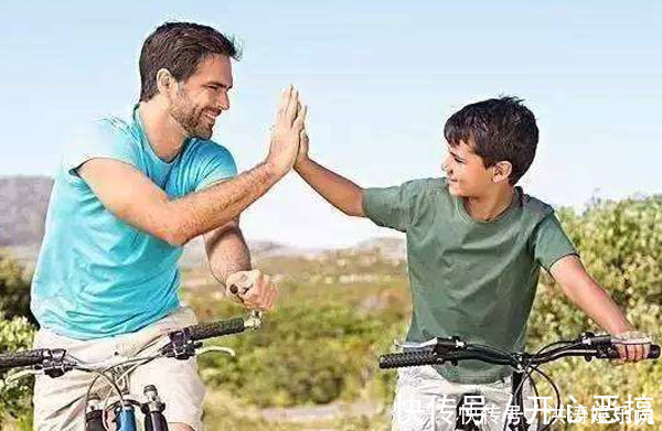 父母|和孩子交流,聪明父母会经常说四句话,他们会越来越优秀!