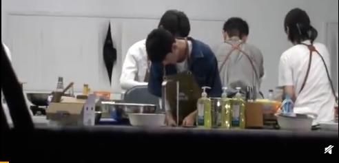 老婆|黃曉明偷偷秀恩愛！親自為老婆孩子做美食，3人吃8個(gè)菜？