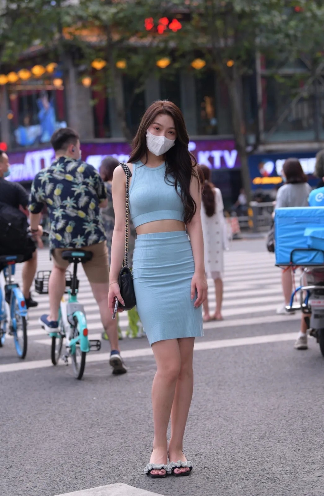 搭配 裙装其实没有这么难选,适合广大女生的搭配方法,时髦清新又柔美