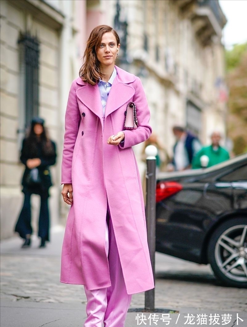 丝绒 “长大衣+阔腿裤”太高级了,不试试不知道身材这么好,太适合40+