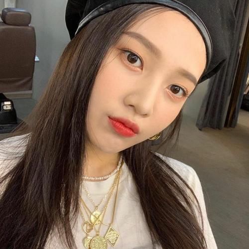 6个“显白小心机”让你气质马上UP！从穿搭、妆容入手！瞬间提亮暗沉肤色！