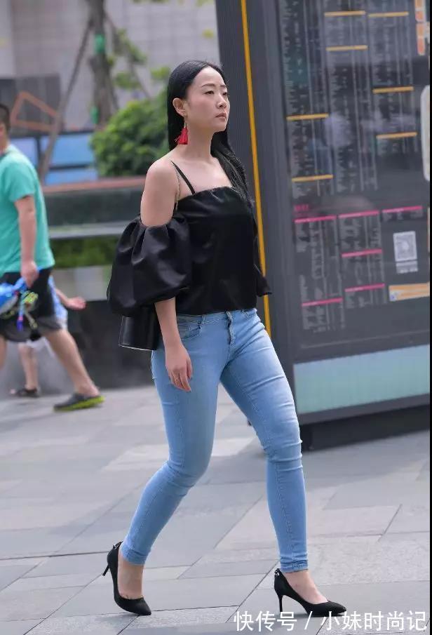 路人 街拍路人,俏皮活泼,显瘦可爱的穿搭参考,能让你成为全场的亮点