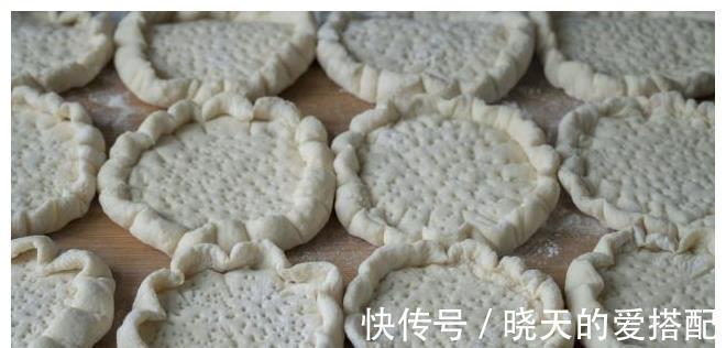 好吃|面粉试试这样做一次,比包子油条好吃百倍,上层肉香底层焦脆