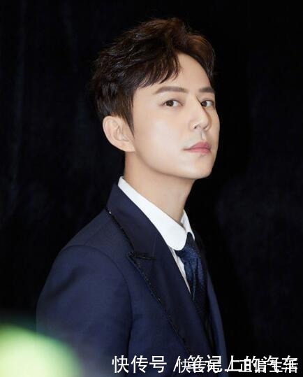 何炅金鹰奖再现高情商圆场，任达华打翻点心，何老师的反应和修养令人叫绝