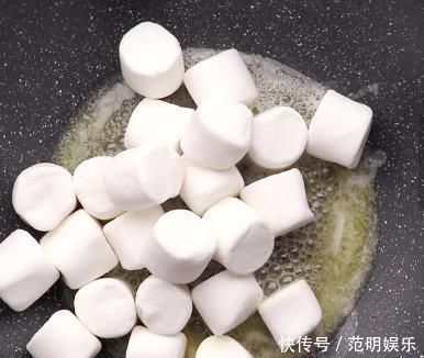 为了避开孩子,只能和老公偷偷在被窝吃,双层美味的巧克力牛轧糖