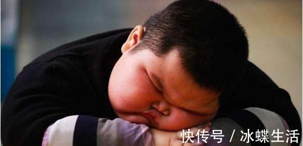 辅食|宝宝胖得快不成人形了,医生斥责宝妈:你是怎么当妈的?