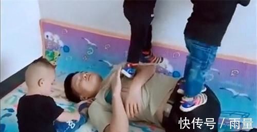 爸爸|爸爸装睡,面对三胞胎儿子的反应,他懵了这还是亲生的吗