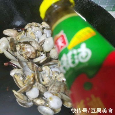 夏天夜市必不可少的爆炒花蛤