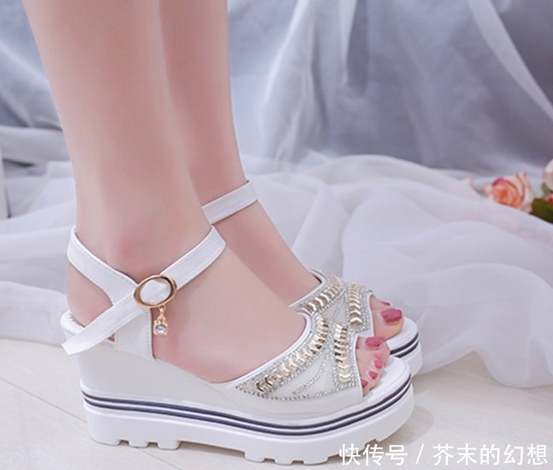 当下流行这样的粗跟鞋,精致又舒适,洋气不得了