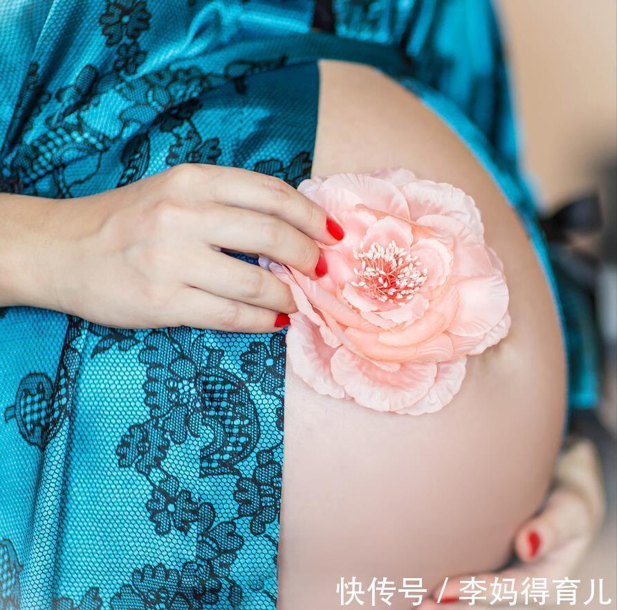 冲澡|孕晚期怎么洗澡,会不会抻到肚子?5个小细节要注意,保护好胎儿