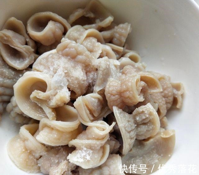 下饭|尖椒炒鱼肚，鱼肚爽脆，带点微辣，很下饭！