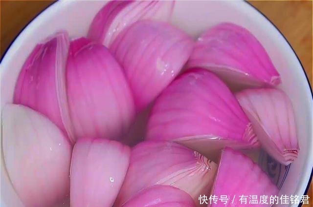 好吃|夏季多吃洋葱，教你好吃的做法，清淡营养不油腻，做一盘不够吃