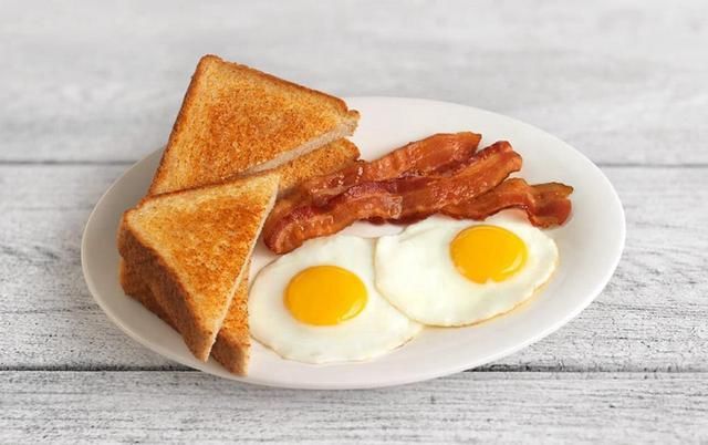 竟要|今早你吃的培根鸡蛋，在二战期间，英军飞行员竟要用命来换