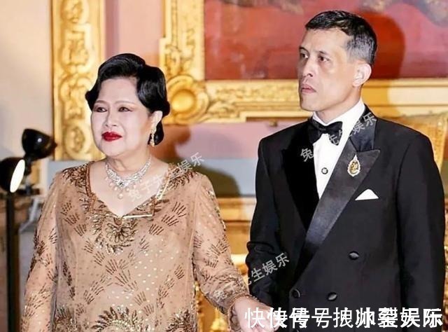 诗妮娜贵妃&诗妮娜太受宠!泰王为她打开了母亲的珠宝盒,诗丽吉首饰任她挑选!