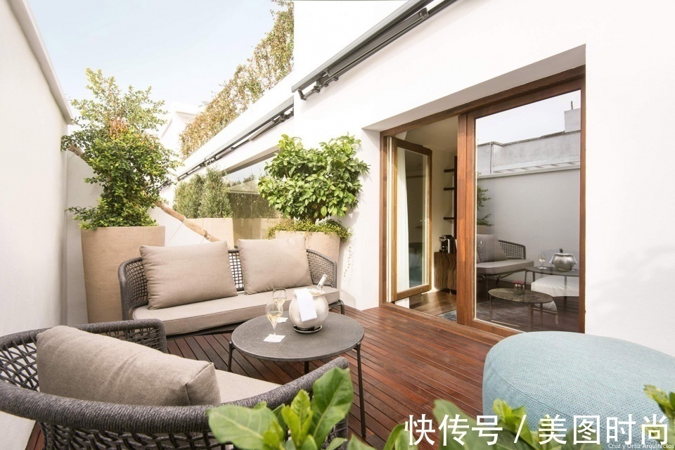 花园|30㎡上下庭院如何设计?这种精致的治愈系现代风小花园,太好看啦