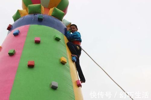 妈妈|1岁宝宝摔下床,妈妈的做法让奶奶直呼太冷血!医生却说:做得对