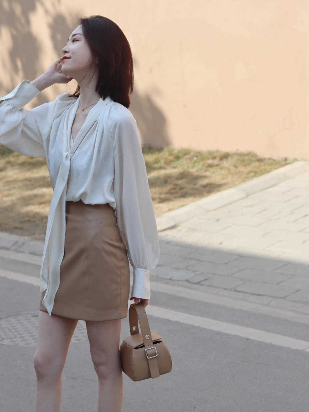 字裙|衬衫的“高级穿法”是这样的，优雅干练又有气场，实用又时髦