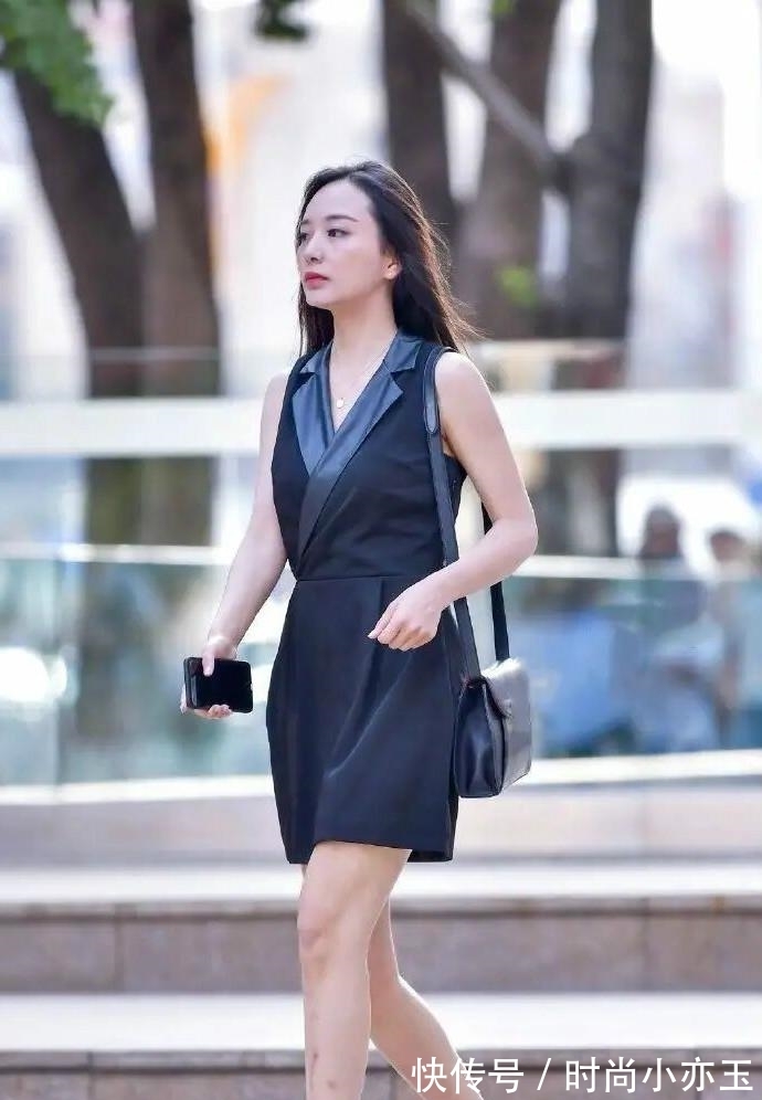 穿搭 谁还穿百褶裙?今夏流行“淑女裙+奶奶鞋”,谁穿谁好看!