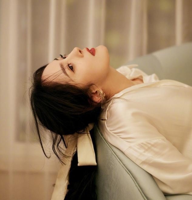 脸部 别再披头散发了!这4款“发型”才够美够撩人,总有一款适合你