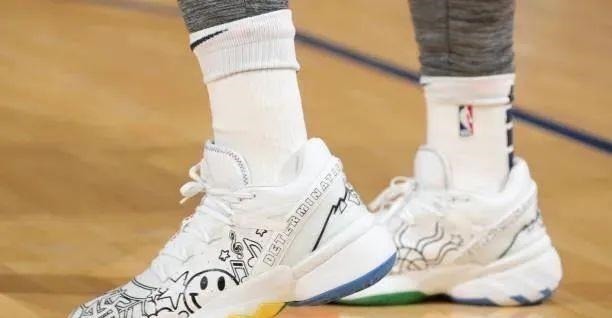 bruce 球星上脚|巴特勒上脚新配色!塔图姆这双骚气!