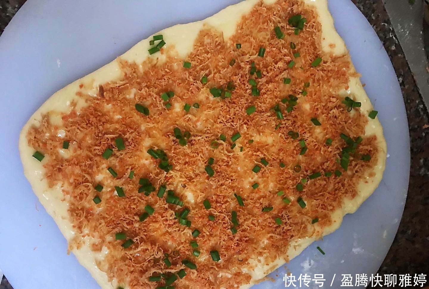 筋度|做面包时,不用烤箱,多加一步就能快速揉出膜,蒸好的面包松软拉