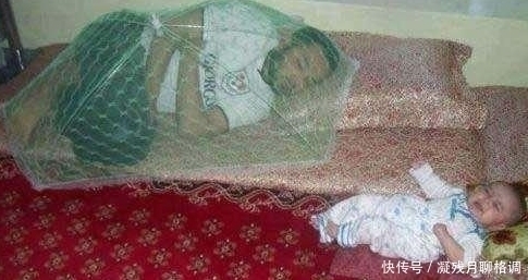 宝宝|熊爸爸带孩子: 当宝宝穿上熊爸爸的衣服之后,还是有模有样的