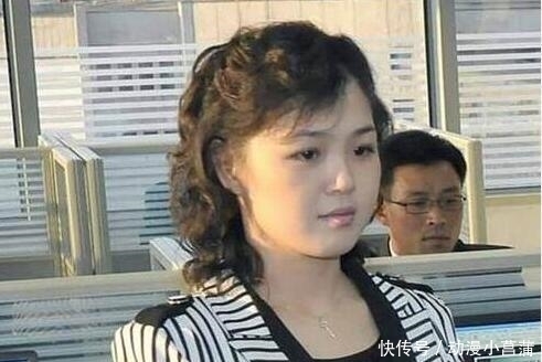 短裙|32岁的李雪主:穿短裙大长腿太漂亮,不涂口红也挺美!