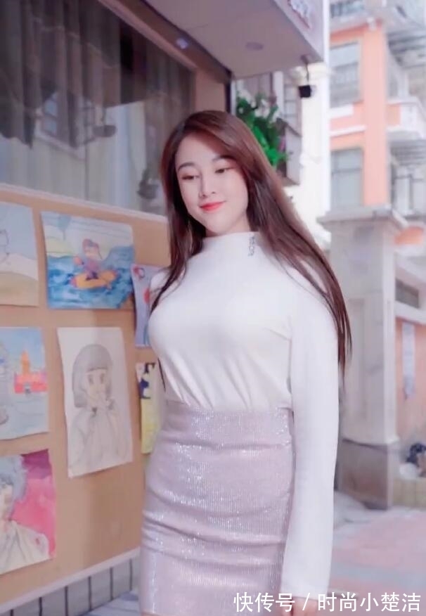 高雅|白T恤搭上银色短裙,穿出都市范,美得很高雅